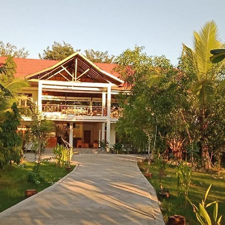 Hotel La Belle Etoile Labuan Bajo Buitenkant foto