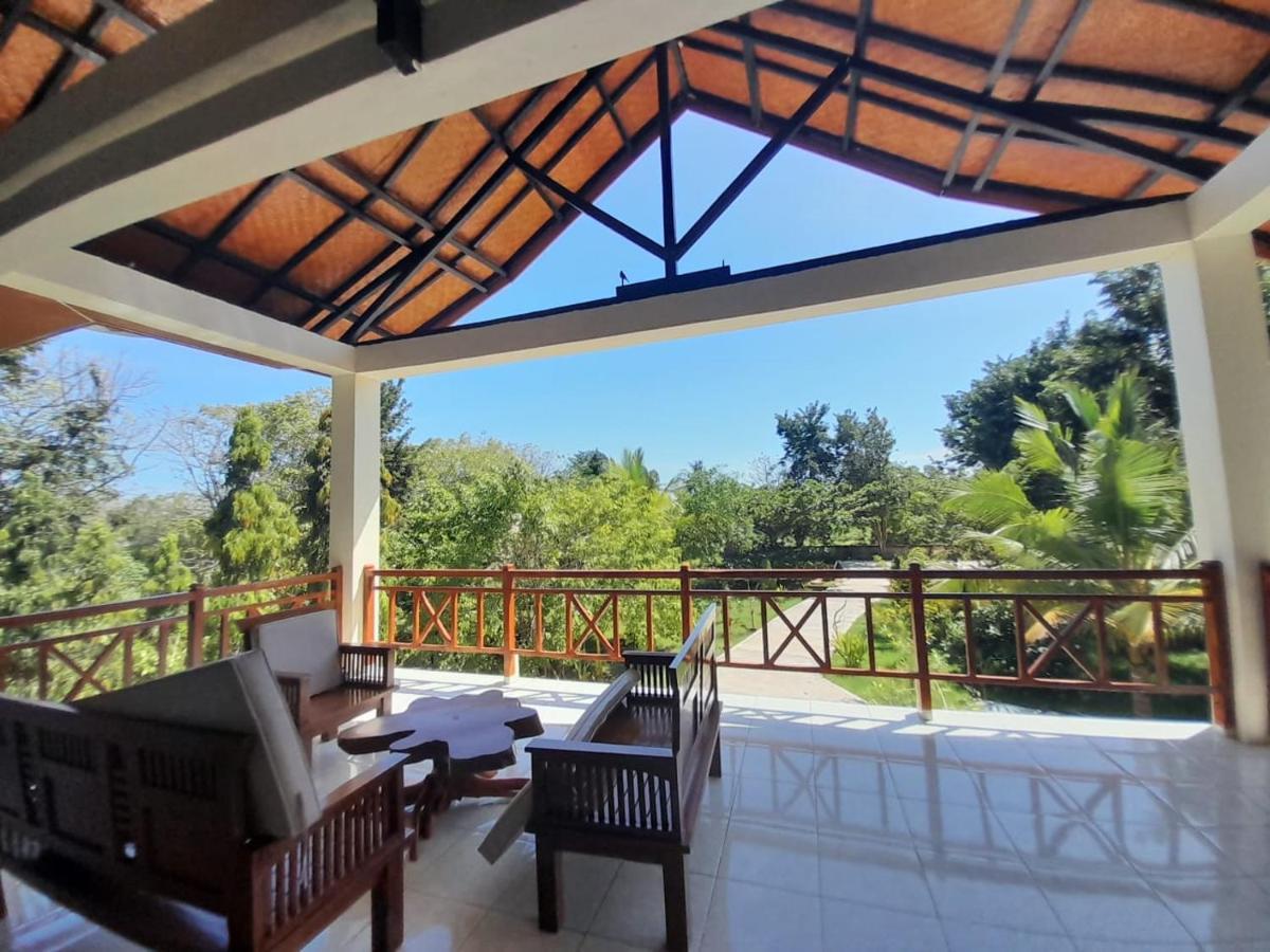 Hotel La Belle Etoile Labuan Bajo Buitenkant foto