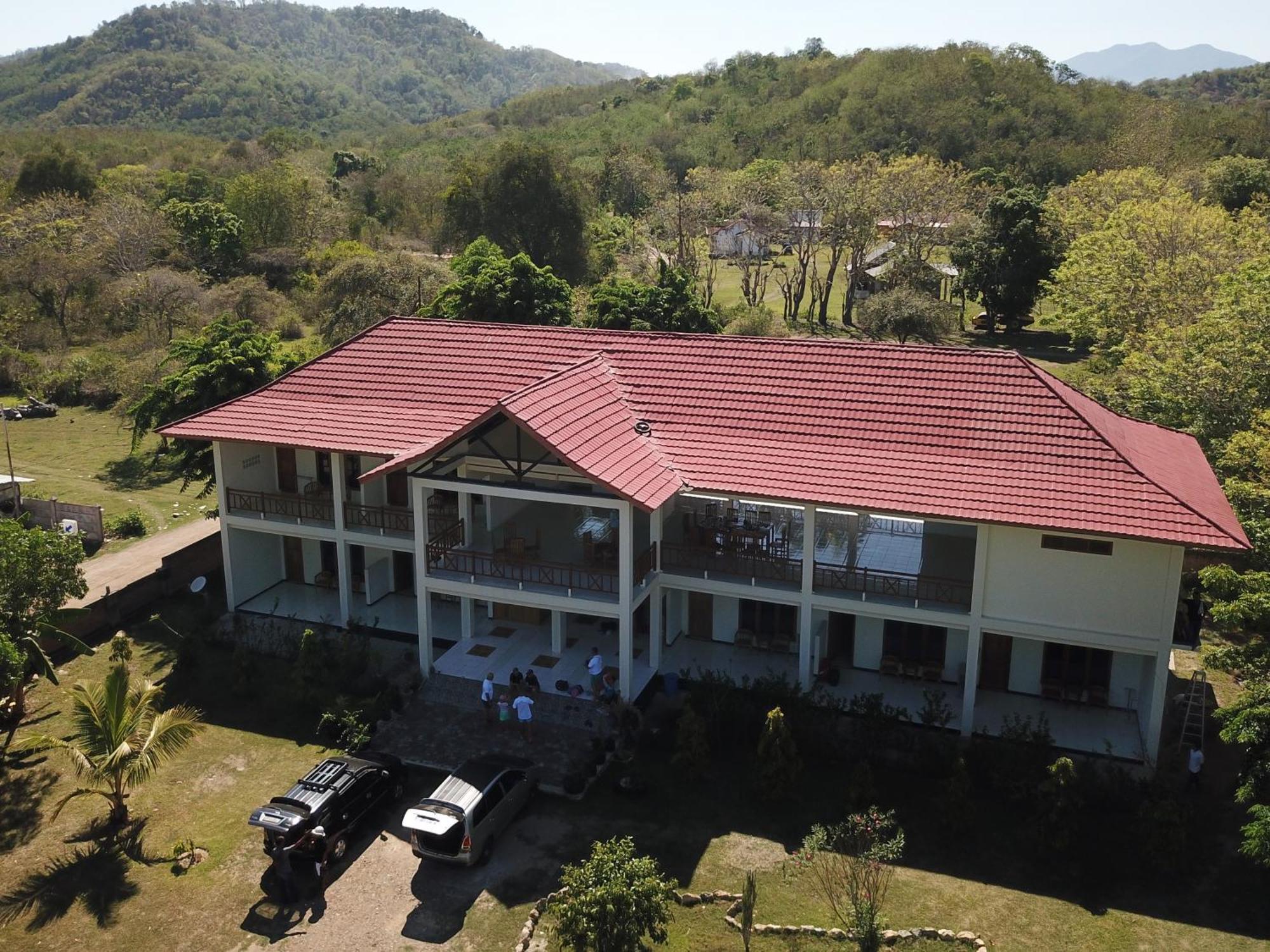 Hotel La Belle Etoile Labuan Bajo Buitenkant foto