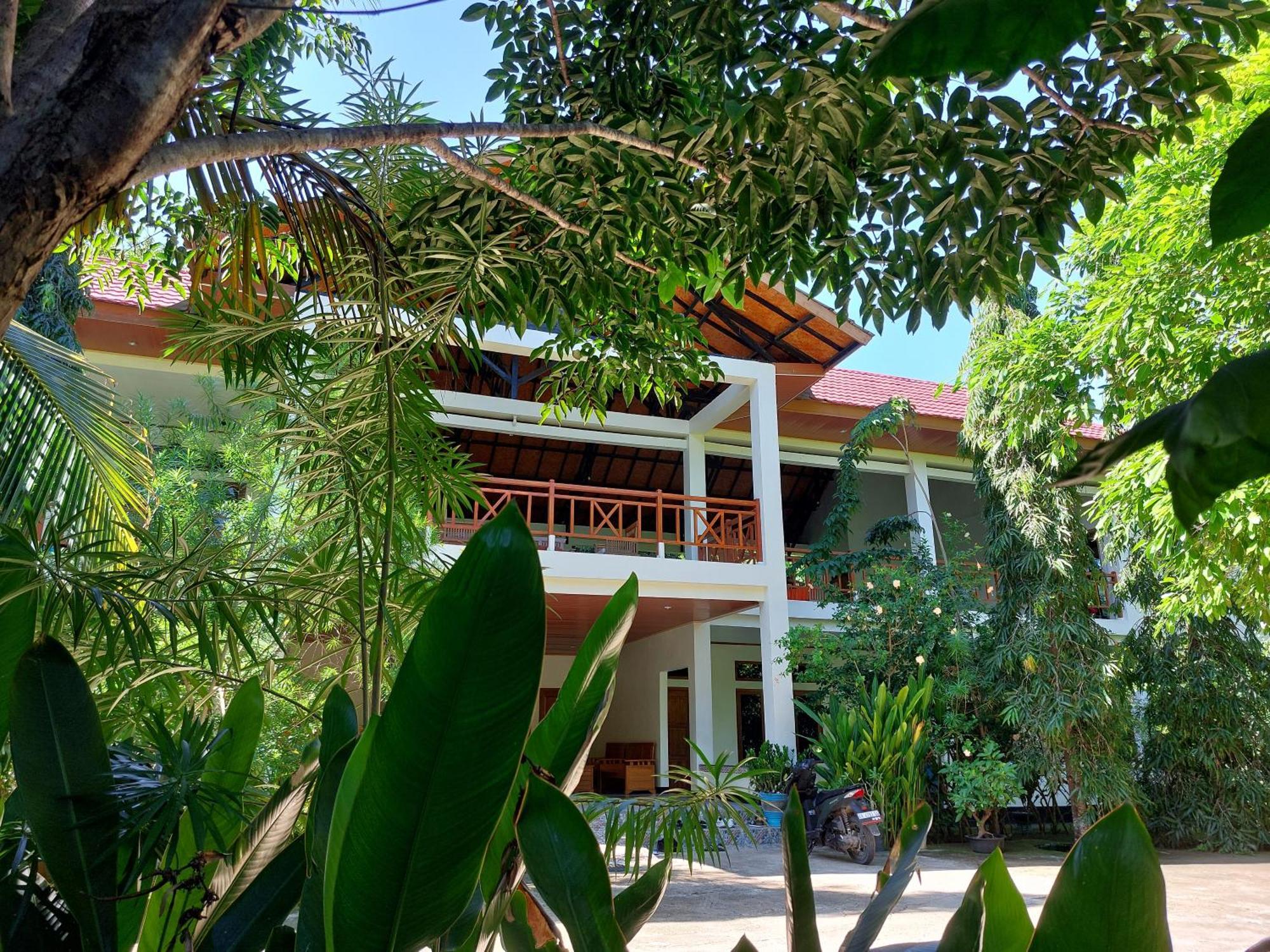 Hotel La Belle Etoile Labuan Bajo Buitenkant foto